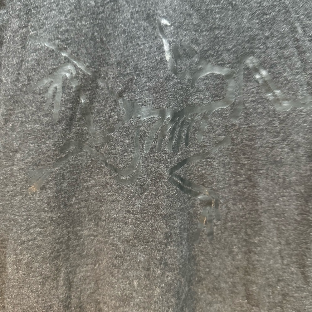 Arc'teryx Charcoal Long Sleeve Men's Tee - Picture 2 of 11